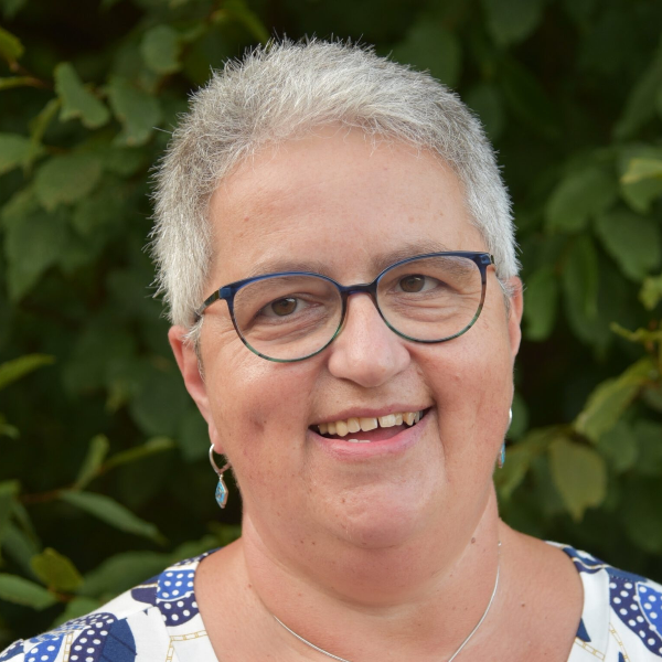  Ilona Dewes