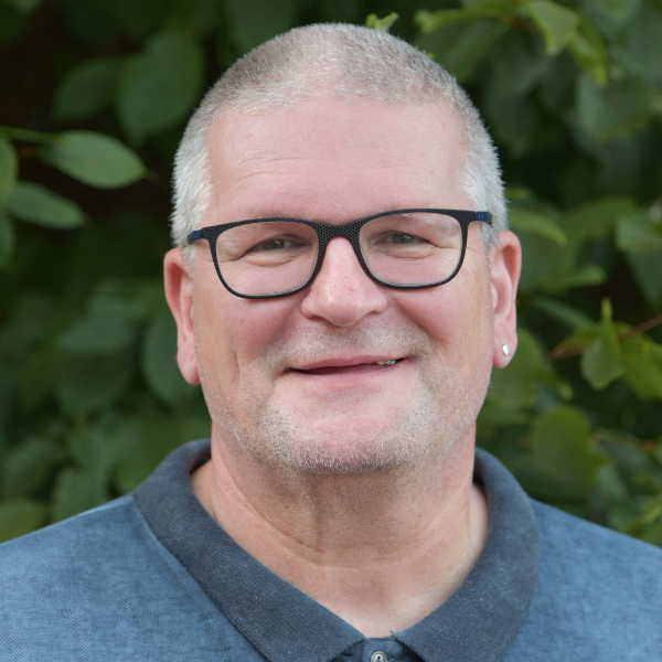  Achim Komes